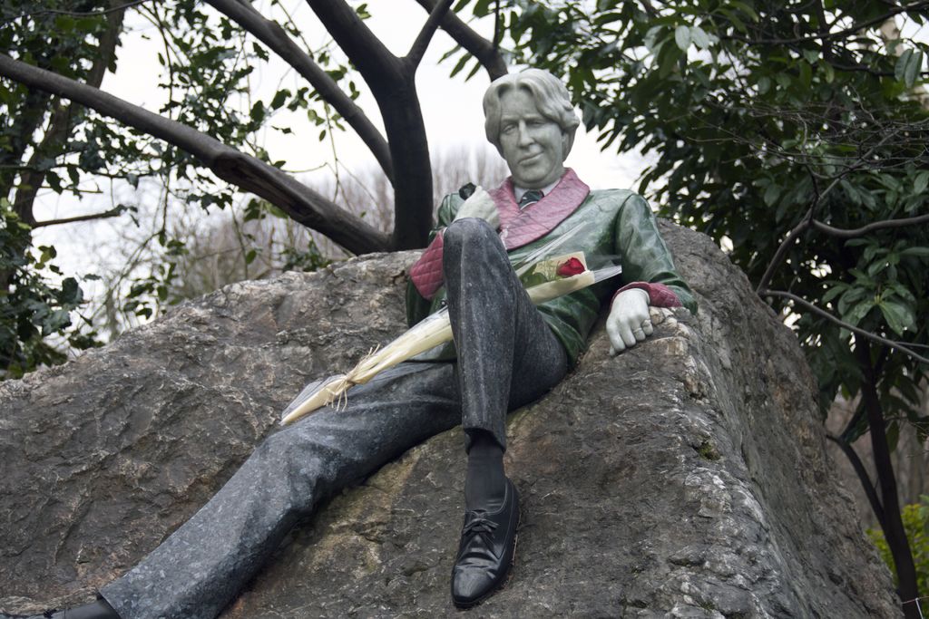 Oscar Wilde “talking statue”